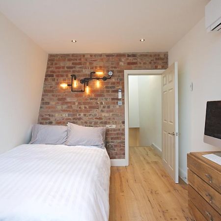 Modern Bedroom In London !! エクステリア 写真